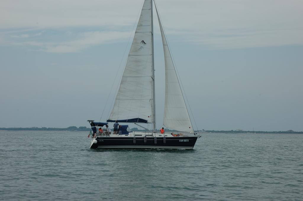 Hotel Cavallino Luxury House Boat Exterior foto
